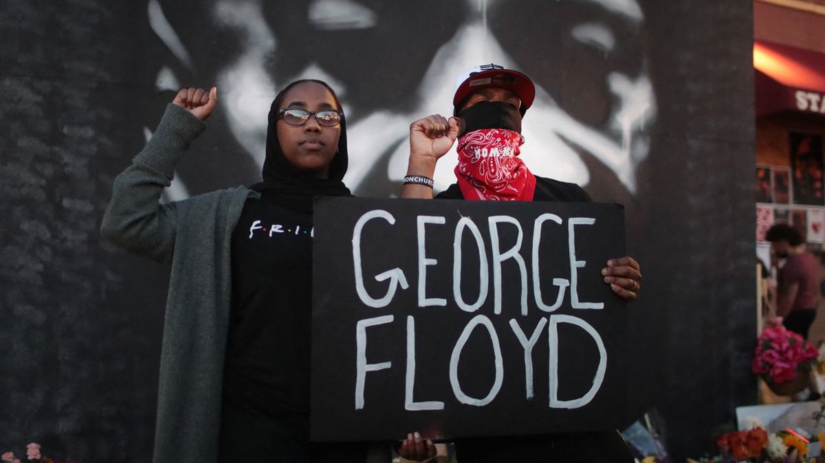 Soud v USA uložil tresty expolicistům odsouzeným kvůli zásahu proti Floydovi